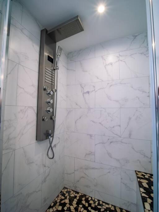 Mega Jeanne D'Arc Billard Baby Foot Logements Insolites Nancy Exterior foto